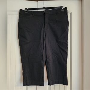 EUC St. Johns Bay Secretly Slender Black Capri Pants